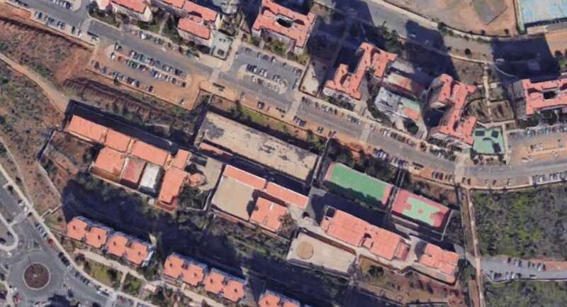 Vista aérea de las instalaciones del CEIP Montiano Placeres (Foto TA)